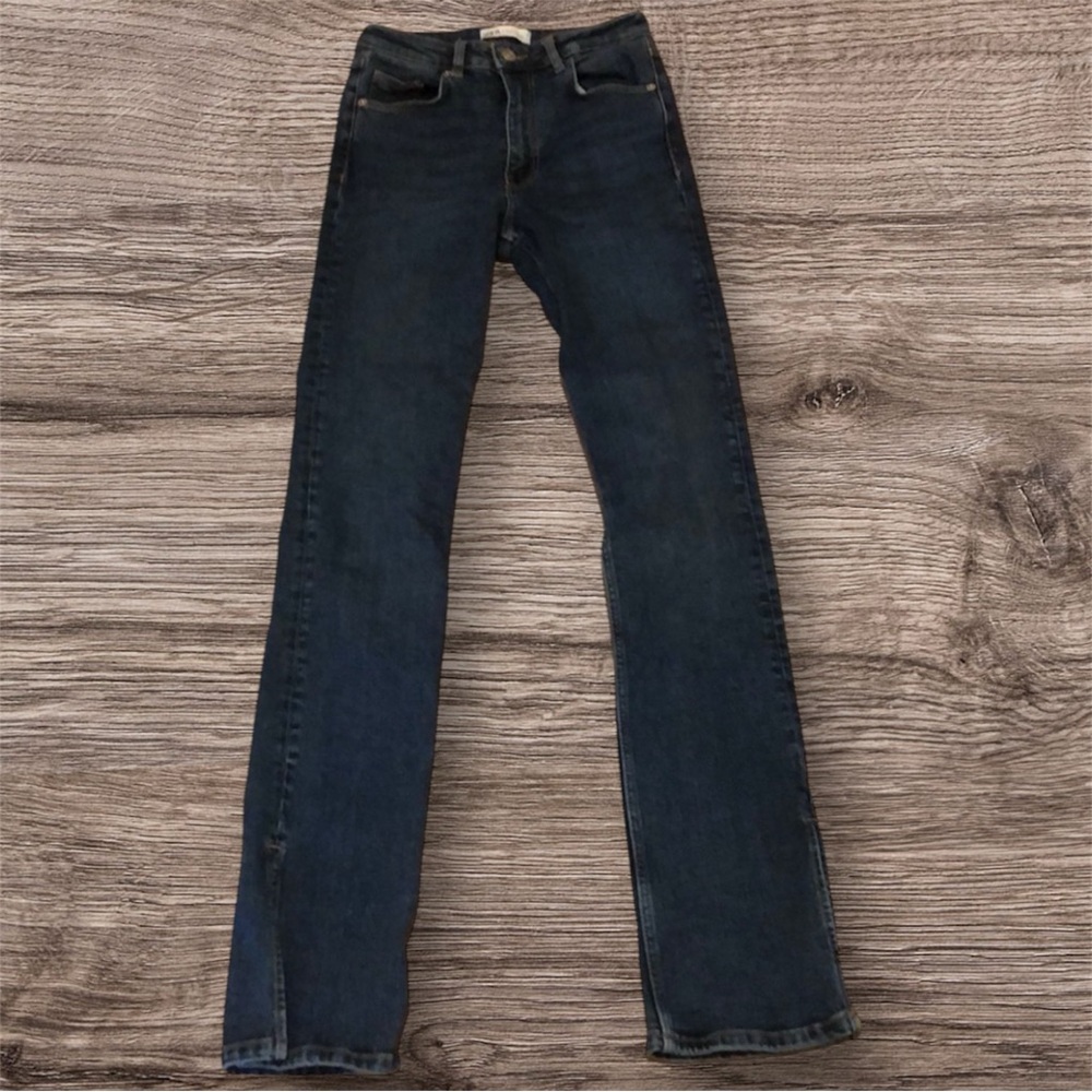 Zara Split Hem/Leg High-rise Jeans 33”Inseam/26” Waist